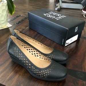 Naturalizer Brina Black Wedge Shoes